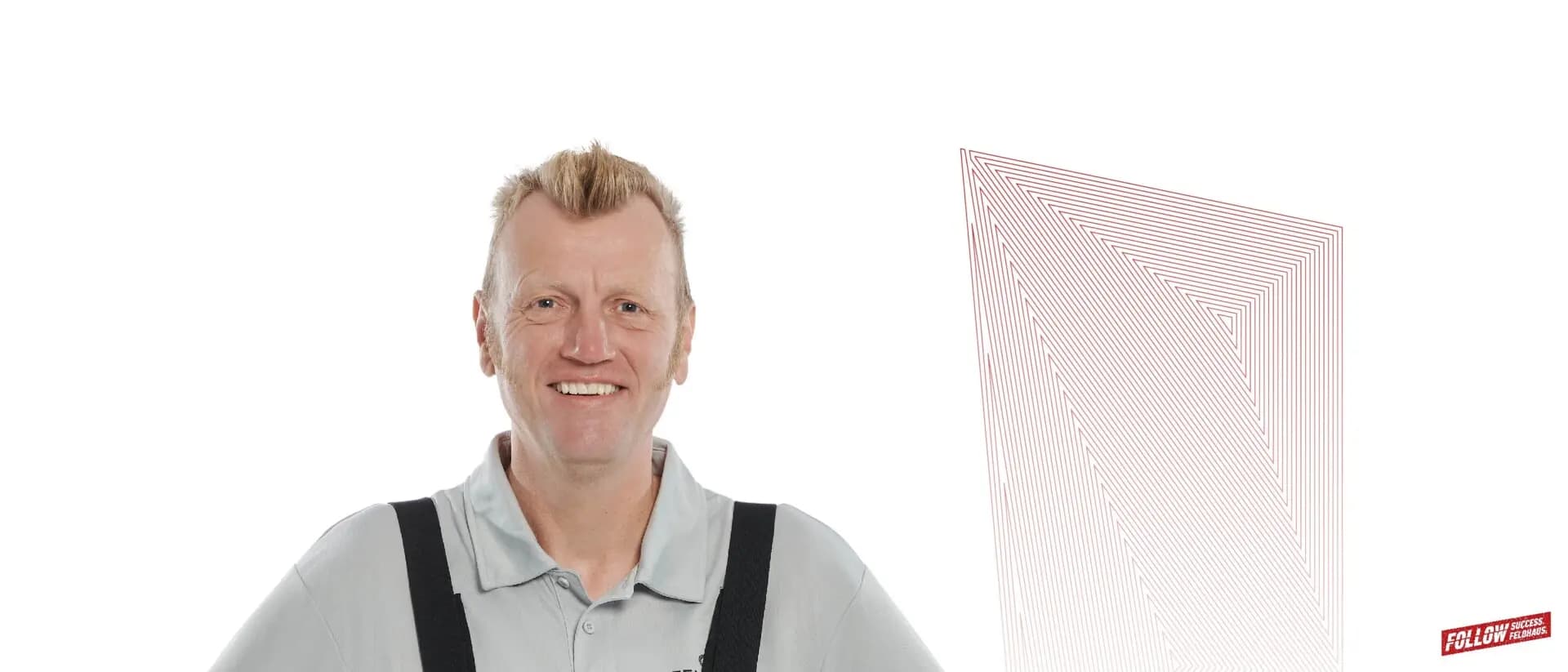 Fertigungsteam von Feldhaus vor einem Fassadenelement am Standort